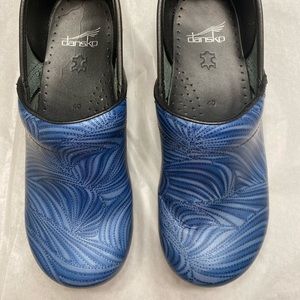 Dansko blue groove professional clogs size 40